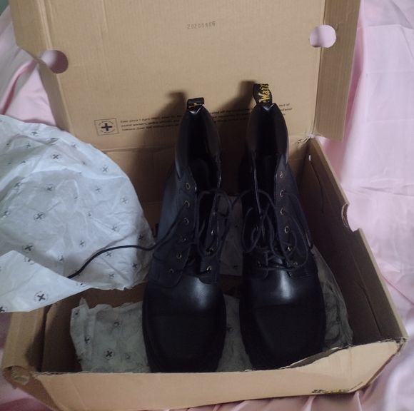 Dr Martens Averil Boots - Picture 4 of 15